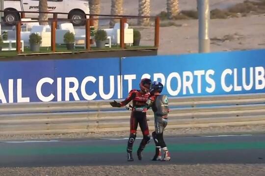 Seru!! 2 Rider Bule Membawa Nama Indonesia - Malaysia, Baku Hantam Di Sirkuit MotoGP