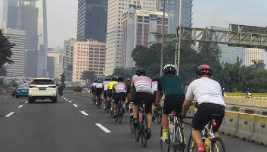 Cerita Petugas Dishub Tegur Pesepeda Road Bike Keluar Jalur: Malah Galakan Mereka