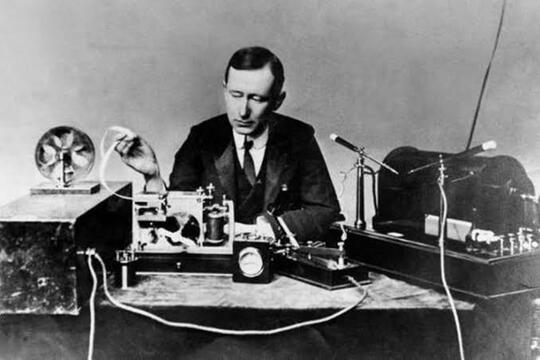 Zaman Now!! Masih Ada Yang Mendengarkan Radio Atau Sudah Ditinggalkan?