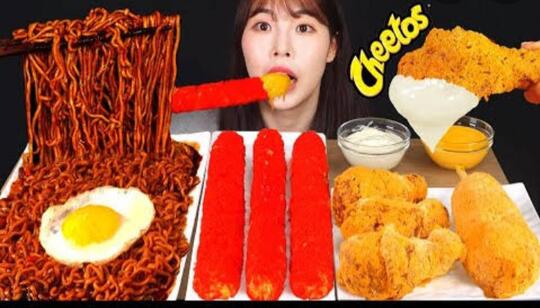 Nonton Mukbang, Bikin Lapar Atau Malah Mual?