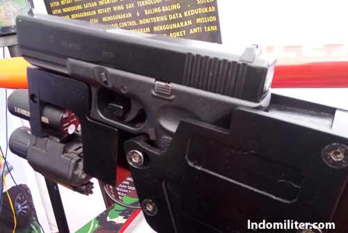 CornerShot - Senjata yang Diandalkan Untuk Pertempuran Jarak Dekat