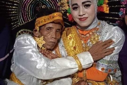 Pria 58 Tahun Di Bone, Melamar Ibunya Malah Dapat Anaknya 19 Tahun