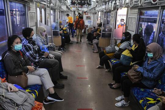 Nah Ini, Penumpang Commuter Line Boleh Makan dan Minum
