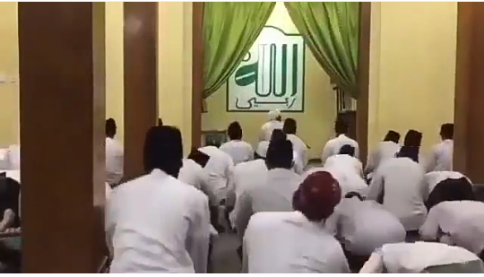 Viral! Shalat Tarawih Super Cepat, Sah Atau Tidak Ya? Ini Jawabannya!