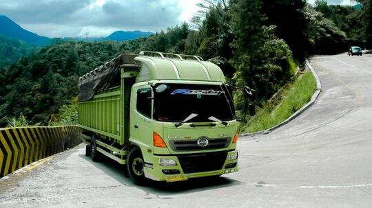 Inilah Alasan Kenapa Bus Dan Truk Memakai Mesin Diesel