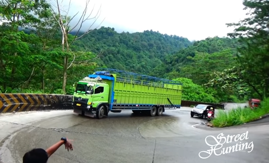 Inilah Alasan Kenapa Bus Dan Truk Memakai Mesin Diesel