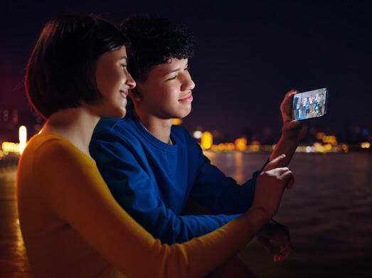 Mata Cepet Lelah Pas Kelamaan Main Smartphone? Ikutin Cara Ini Gan!