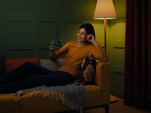 Mata Cepet Lelah Pas Kelamaan Main Smartphone? Ikutin Cara Ini Gan!