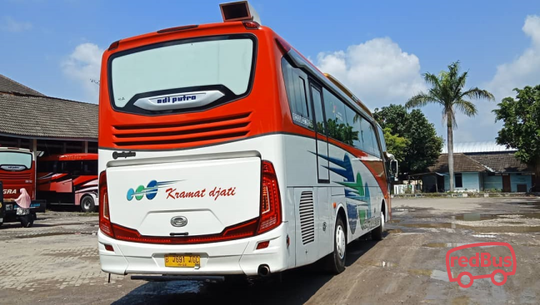 Kramat Djati, Bus Putih Nan Legendaris Pelari Lintas Sumatera Jawa Bali