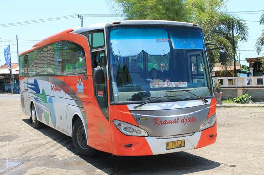 Kramat Djati, Bus Putih Nan Legendaris Pelari Lintas Sumatera Jawa Bali