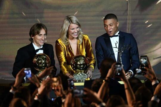 Sambutan Hangat Modric Untuk Mbappe