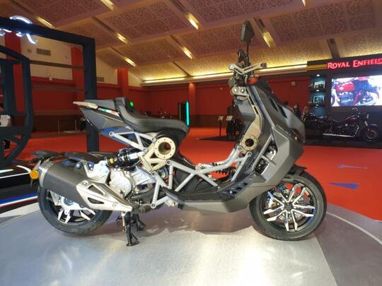 Skutik Baru Italjet Dragster Di Ajang IIMS Hybrid 2021