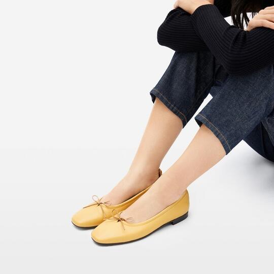 7 Model Sepatu & Sandal yang Trend di Tahun 2021, SIAP-SIAP NGIKUTIN TREND!!!
