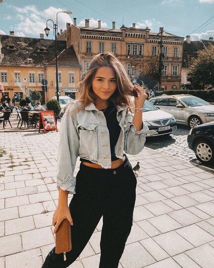 7 Model Jaket Denim untuk OOTD yang Chic. LEBIH STYLISH SAAT HANGOUT!