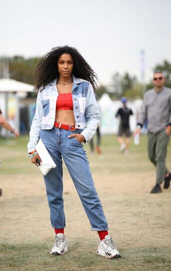 7 Model Jaket Denim untuk OOTD yang Chic. LEBIH STYLISH SAAT HANGOUT!