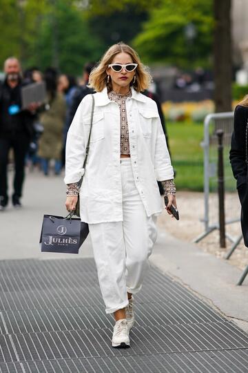 7 Model Jaket Denim untuk OOTD yang Chic. LEBIH STYLISH SAAT HANGOUT!