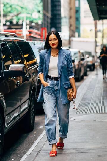 7 Model Jaket Denim untuk OOTD yang Chic. LEBIH STYLISH SAAT HANGOUT!
