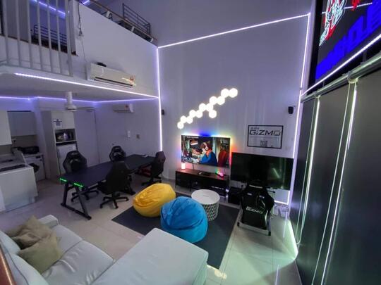 Serunya Staycation di Gaming Room Bareng Temen Saat Ramadhan