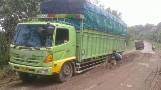 Inilah 3 Alasan Mengapa Truk Dan Bus Tidak Memakai Suspensi Per Keong