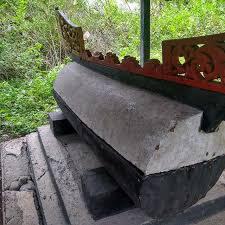 Kuburan Berbentuk Perahu Pembawa Malapetaka di Sulawesi Tengah