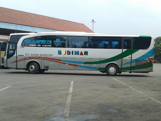 Inilah Alasan Kenapa Kendaraan Komersil Sangat Jarang Menggunakan Velg Racing