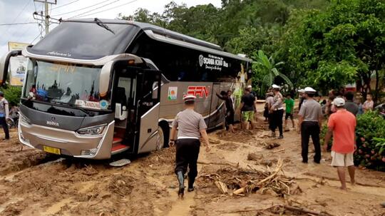 Inilah Alasan Kenapa Kendaraan Komersil Sangat Jarang Menggunakan Velg Racing