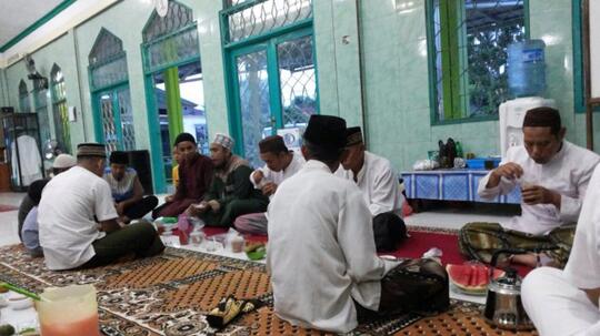Biasanya Agan Kasih Takjil Apa untuk Masjid di Rumah?