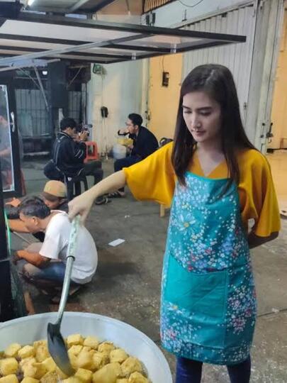 Tukang Gorengan Bisa Lebih Kaya Dari Karyawan Level Buruh , Benar Atau Hoax?