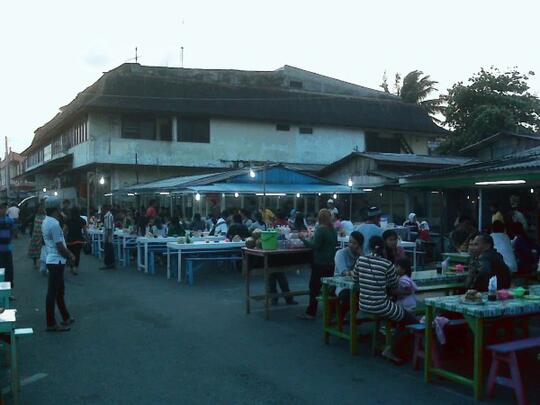 Tradisi Buka Puasa Bersama Di Hari Terakhir Bulan Ramadhan Di Kota Ane.