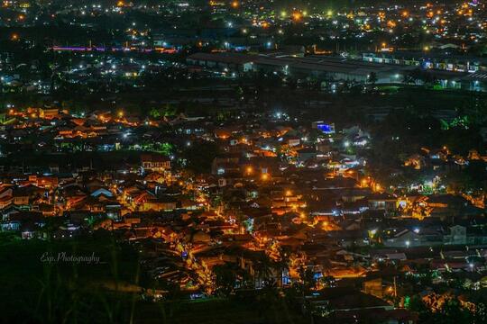 Bukit Nobita, Ngabuburit Sambil Menikmati Indahnya Gemerlap Kota