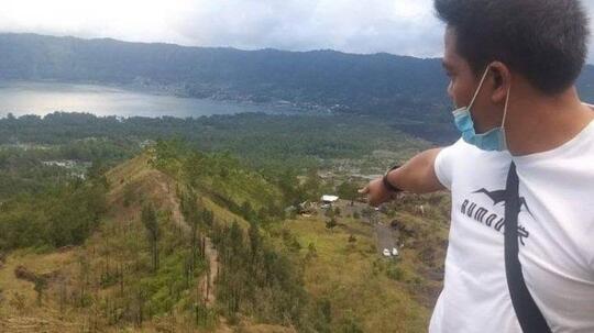 Model Bule Rusia Adegan Mesum Di Gunung Batur, Bikin Netizen Bali Meradang