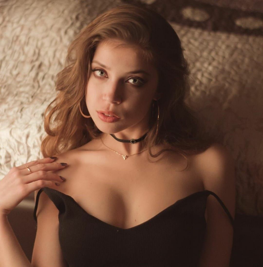 Model Bule Rusia Adegan Mesum Di Gunung Batur, Bikin Netizen Bali Meradang