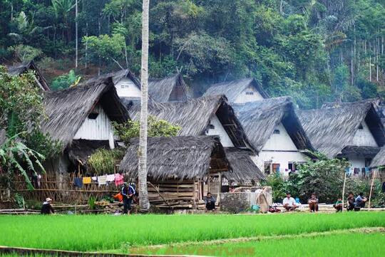 Kampung Naga Tasikmalaya, Perkampungan Unik Tanpa Listrik Pelestari Adat dan Budaya!