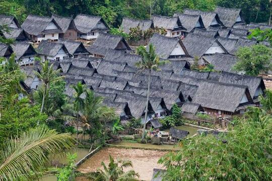 Kampung Naga Tasikmalaya, Perkampungan Unik Tanpa Listrik Pelestari Adat dan Budaya!
