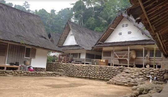 Kampung Naga Tasikmalaya, Perkampungan Unik Tanpa Listrik Pelestari Adat dan Budaya!