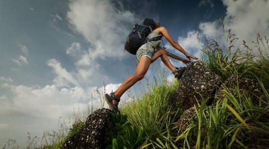 Tips Naik Gunung Sendirian Biar Nyaman