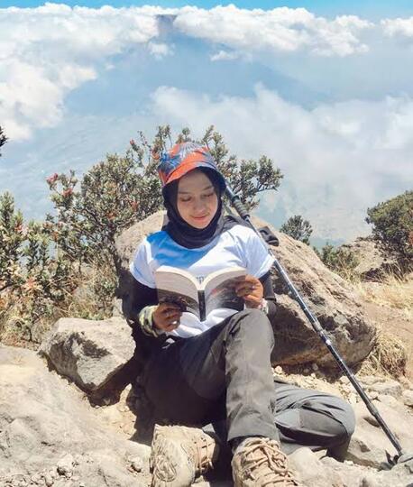 Tips Naik Gunung Sendirian Biar Nyaman