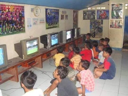 5 Tipe Pengunjung Rental Playstation Zaman Dulu,Agan Termasuk Yang Mana?