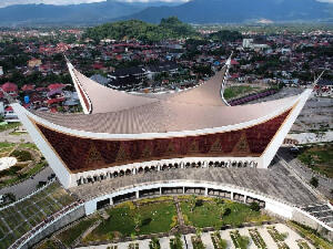 Ngabuburit Penuh Hikmah Dan Manfaat di Masjid Raya Sumatera Barat