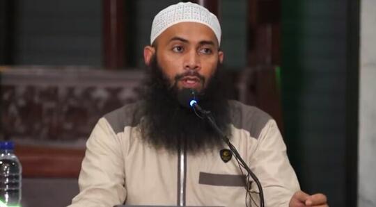 Larang Kenakan Jersey MU, Ustaz Riza Basalamah: Antum Pakai Setan