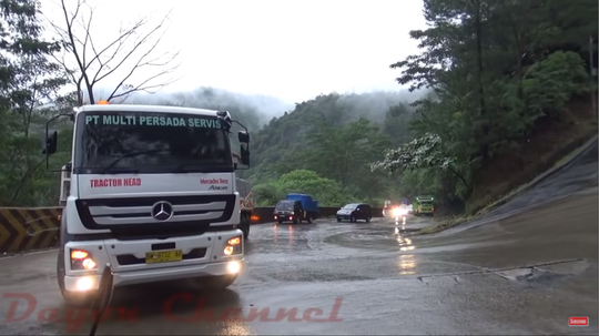 Mengenal Crawler Gear, Gigi Siput Andalan Truk Untuk Menaklukkan Medan Berat!