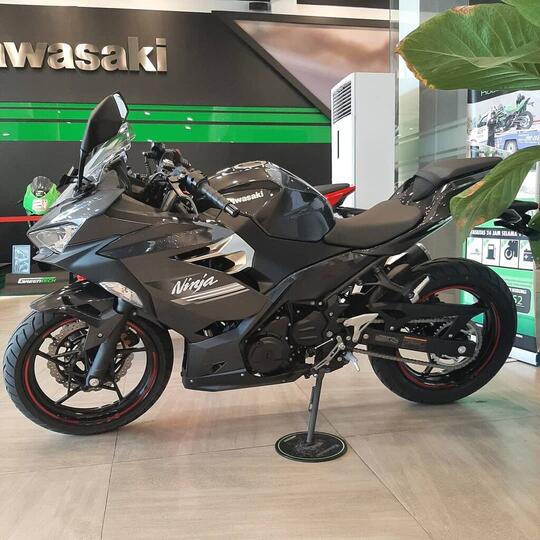 Showroom Dealer Resmi Cash Kredit Motor Kawasaki Melayani Jabodetabekser Ready Stock