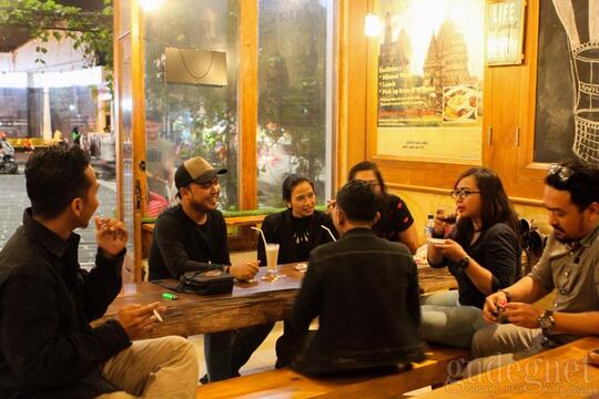 Manfaat Kebiasaan ‘Sebatang Cabut’ di Tongkrongan