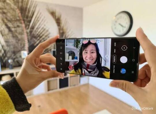 Suka Selfie!! Ponsel Dengan Kamera Model Pop Up, Apa Sudah Tak Laku Lagi?