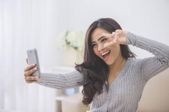 Suka Selfie!! Ponsel Dengan Kamera Model Pop Up, Apa Sudah Tak Laku Lagi?