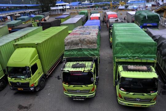 Inilah 2 Alasan Mengapa Truk Dan Bus Ban Belakangnya Double, Tak Seperti Mobil Biasa!