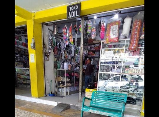 Belum Beli Sandal Buat Lebaran? Toko Adil Terlengkap di Pamekasan