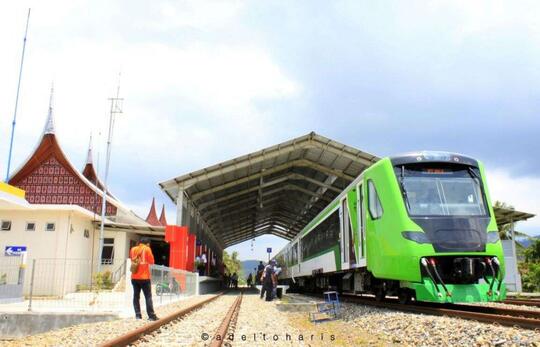 Senangnya Ngabuburit Naik Kereta Api Minangkabau Express Yang Aman