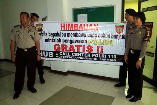 Edan!! Bawa Uang 2,1 Milliar Tak Pakai Pengawalan Polisi, Hanya Ditutup Terpal