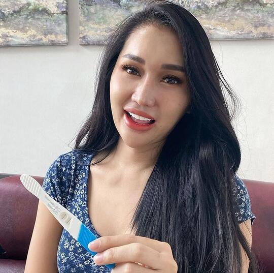 Lucinta Luna Nunjukin Test Pack Garis Dua? Hamil Atau Tidak?